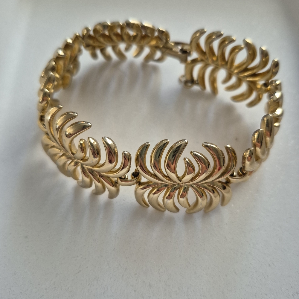 Monet Gold Leaf Motif Bracelet